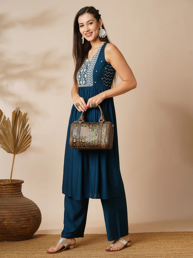 جلو باص Globus Women Multi Green Ethnic Motifs Printed Handheld Bag With Detachable Strap